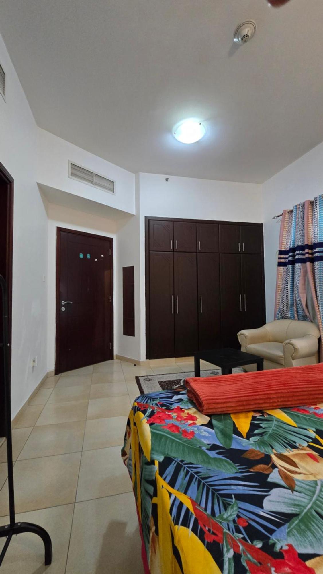 Homestay Fully Furnished Master Bedroom With Ensuite Washroom *